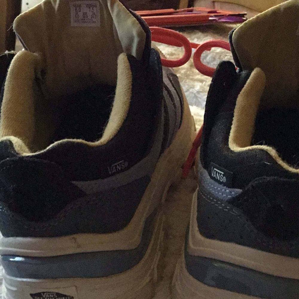Vans - Picture 2 of 4